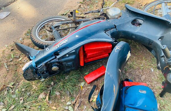 Detuvieron a un hombre y un joven de 15 años que transportaban 17 kilos de marihuana en una moto - Megacadena — Últimas Noticias de Paraguay