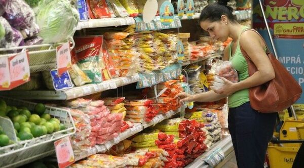 Estudian exoneración del IVA a productos de la canasta básica