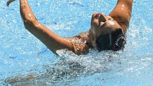 Escalofriante: Nadadora se desmaya en plena competencia Mundial