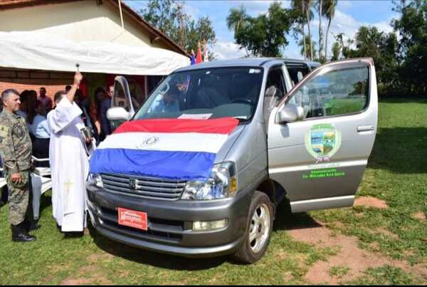 Municipalidad de Paso Barreto entrega dos ambulancias a hospitales