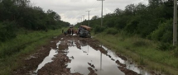 Manifestantes bloquean Puente Remanso en exigencia de pavimentación de la Ruta 12 - PARAGUAYPE.COM
