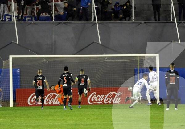Crónica / Nacional y Olimpia se molieron a patadas y terminaron empatando