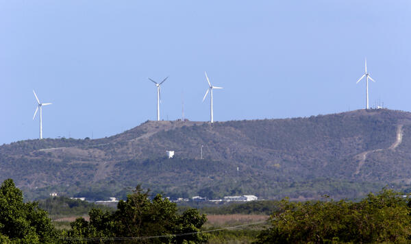 Cuba y Francia buscan impulsar energías renovables de la isla - MarketData