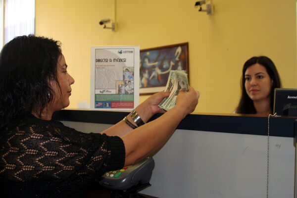 Las remesas familiares enviadas a El Salvador crecen un 3,9 % hasta mayo - MarketData