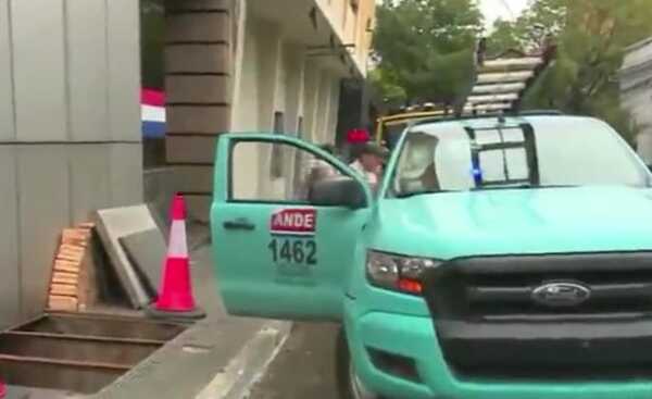 Diario HOY | Cuatro explosiones subterráneas: ANDE explica lo sucedido y admite culpa