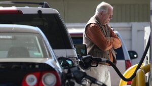 EE.UU quiere suspender 3 meses el impuesto a la gasolina para reducir precios