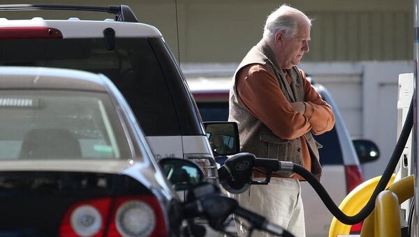 EE.UU quiere suspender 3 meses el impuesto a la gasolina para reducir precios