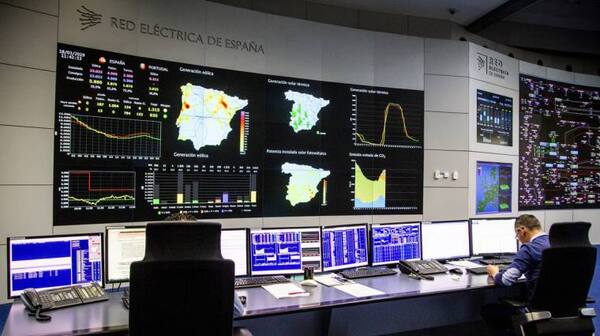 España reducirá el IVA a la electricidad para combatir la inflación