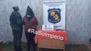 Una mujer detenida en allanamiento de Antinarcóticos en barrio Obrero - Radio Imperio