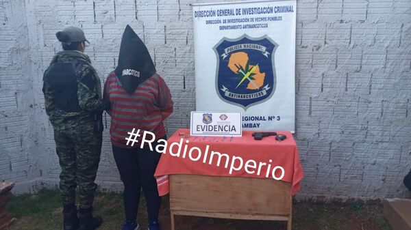 Una mujer detenida en allanamiento de Antinarcóticos en barrio Obrero - Radio Imperio