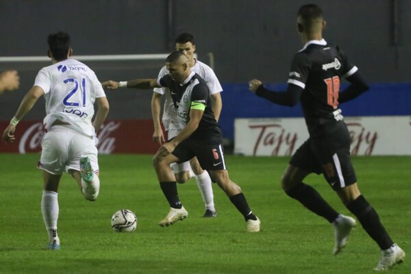 Richard Ortiz terminó lesionado y encendió las alarmas en Olimpia