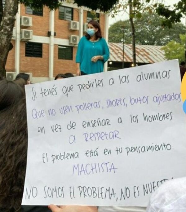 Sentata de alumnas en colegio de Asunción: piden que sus denuncias de acoso y abuso sean atendidas - Nacionales - ABC Color