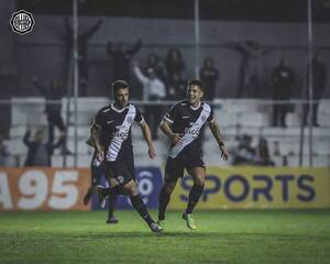 Crónica / Ale Silva jugó su partido N° 250 con la casaca del Decano
