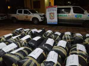 Incautan cargamento de casi 500 kilos de marihuana del interior de una ambulancia en Itapúa