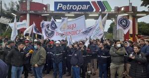 Petropar: funcionarios cierran acceso de planta, ante posible despido masivo
