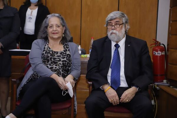 Senado rinde homenaje a “Yoyito” Franco, otrora escrachado por la enmienda mau - Política - ABC Color