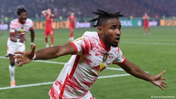 El atacante Christopher Nkunku renueva contrato con RB Leipzig hasta 2026