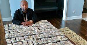 Crónica / ¿ Floyd Mayweather despilfarró su plata en mujeres?