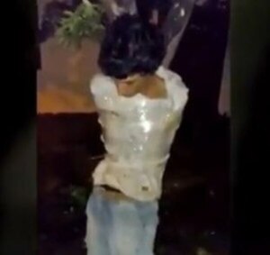 Hernandarias: vecinos atrapan a ladrón y lo atan a un árbol (VIDEO)