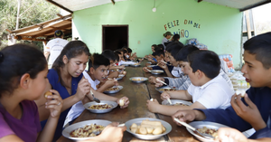 Ley de "comedores y centros comunitarios" beneficiará a más niños y adolescentes - Noticiero Paraguay