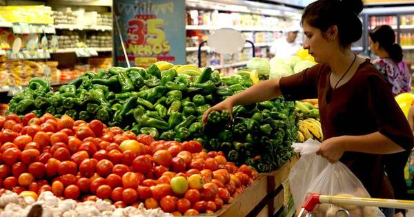 La Nación / Deducción de IVA en alimentos puede ayudar a frenar el contrabando, dice titular de la Capasu
