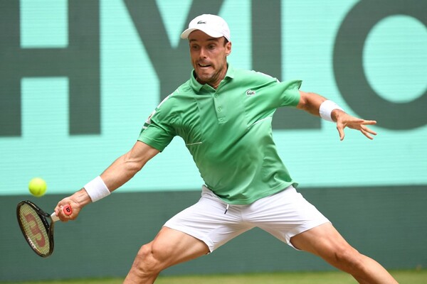 Diario HOY | Bautista arrolla al número 1 en el Mallorca Open