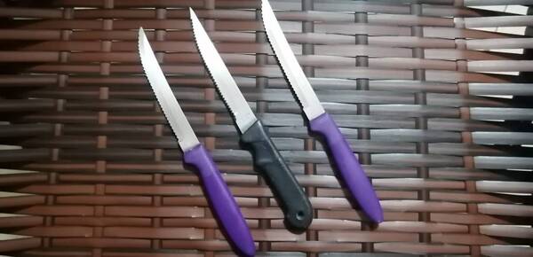 Crónica / Encuentran tres cuchillos escondidos en el baño de un colegio de Minga Guazú