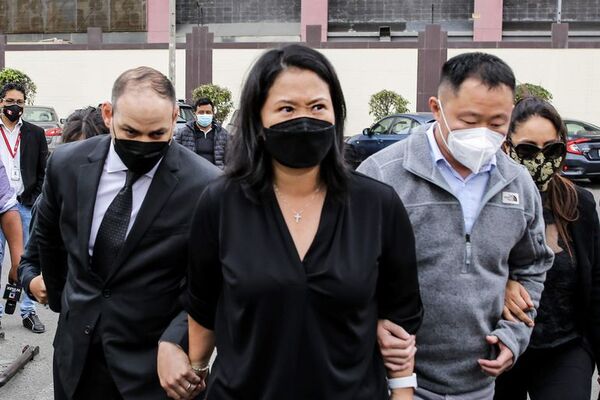Keiko Fujimori vuelve a eludir la prisión preventiva mientras es investigada - Mundo - ABC Color