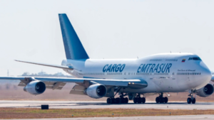 Avión iraní que transportó cigarrillos habría traído dinero, según Senac - El Independiente