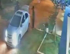 [VIDEO] Hombre devuelve plantera que robó tras viralización de circuito cerrado en Caaguazú