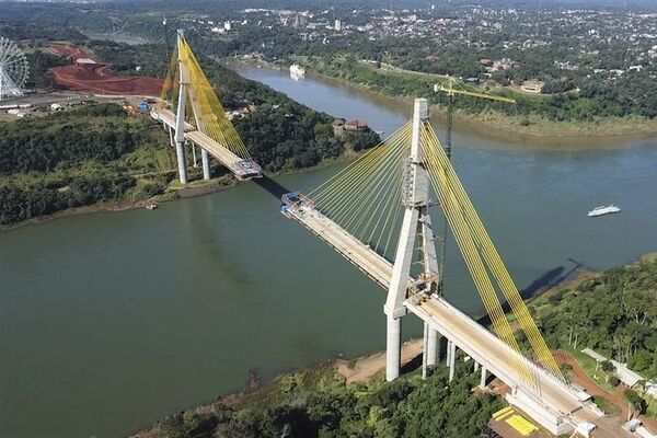 Unión del vano central del Puente de Integración está prevista para agosto - ABC en el Este - ABC Color