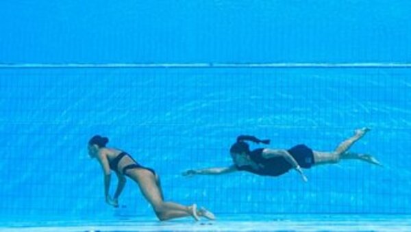 Mundial de natación: Una nadadora sufrió un desmayo y fue rescatada por su entrenadora