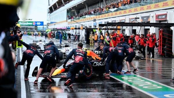 Sergio Checo Pérez lanza dardo contra Red Bull