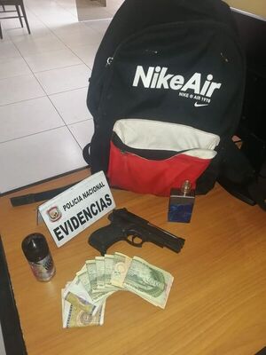 Alumno tenía una pistola de plástico y G. 7 millones en su mochila - Policiales - ABC Color
