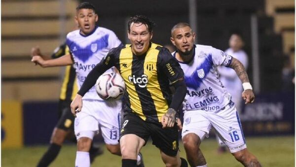 Guaraní se frena ante Ameliano, que aguantó con 9 jugadores