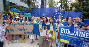 La Nación / UE da a Ucrania estatus de candidato a la adhesión