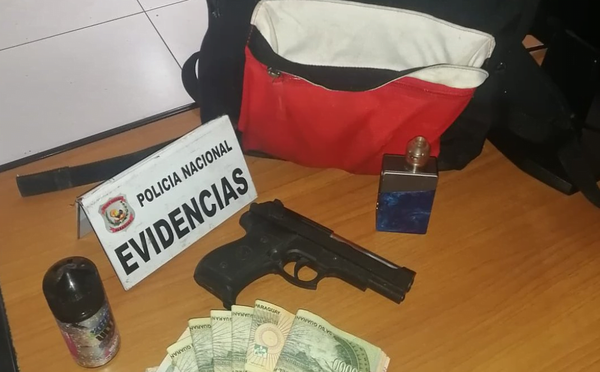 Estudiante tenía más de G. 7 millones y un arma de juguete en su mochila - Noticiero Paraguay