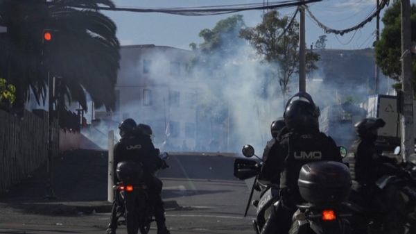 Indígenas intentan irrumpir en el Congreso y los dispersan con gases lacrimógenos - .::Agencia IP::.