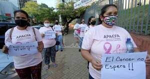 La Nación / Pacientes con cáncer siguen reclamando la falta de medicamentos