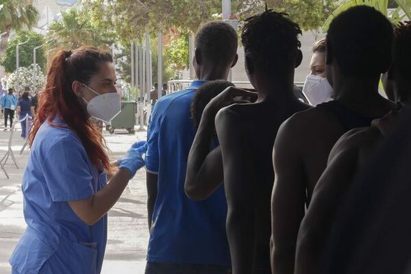 Al menos 130 migrantes entran a España tras saltar frontera con Marruecos - Mundo - ABC Color