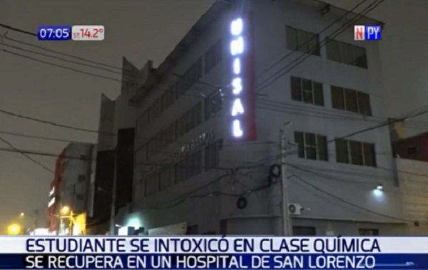 Estudiante se desvanece por intoxicación en clase de química