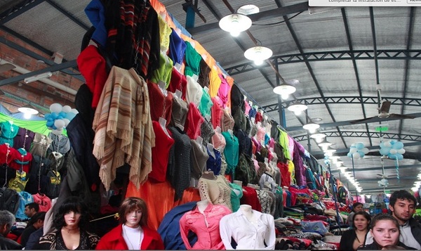 Mercado 4: gran parte de la colectividad boliviana ya se puso en regla | 1000 Noticias
