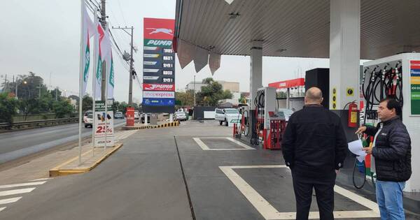 La Nación / Sedeco monitorea estaciones de servicio para identificar precios vigentes