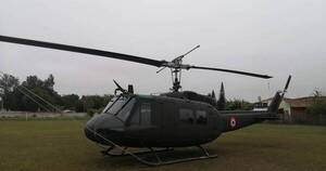 La Nación / Helicóptero de la FFAA utilizado por Velázquez en campaña política quedó varado en Guarambaré