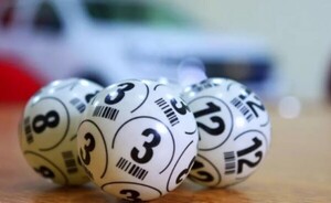 Sacó los números ganadores de US 223 millones en la lotería, pero...