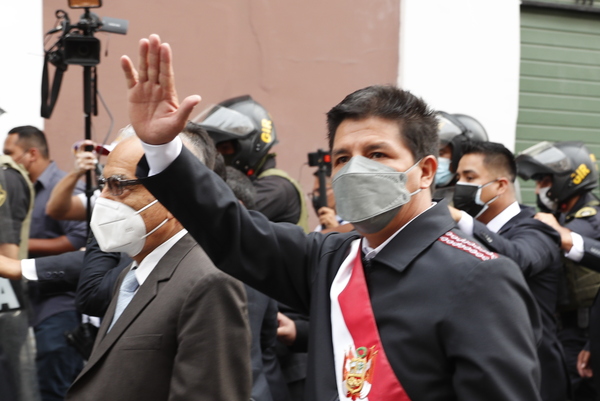 Castillo reitera su compromiso de lograr "la verdadera reforma del agro" en Perú - MarketData