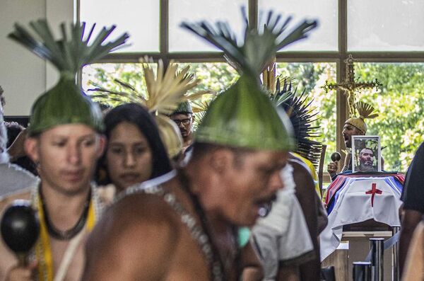 Brasileños le dan el último adiós al indigenista asesinado en la Amazonía - Mundo - ABC Color