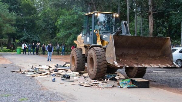 Muni de San Lorenzo destruyó con tractor tragamonedas