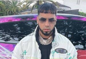 Crónica / [VIDEO] ¿Anuel insultó a una fan por parecerle a su ex?