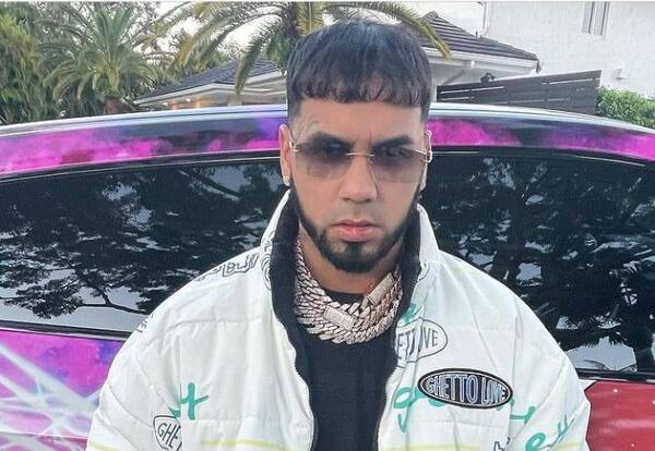 Crónica / [VIDEO] ¿Anuel insultó a una fan por parecerle a su ex?